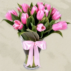 send 18 pcs. hot pink tulips in glass vase to philippines